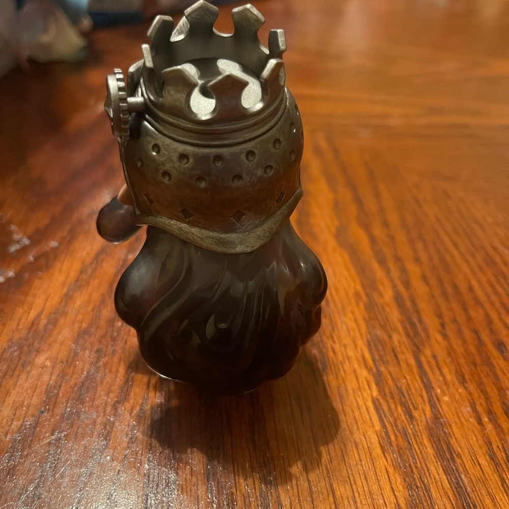 Knight Figurine with Helmet - Picture 3 of 12